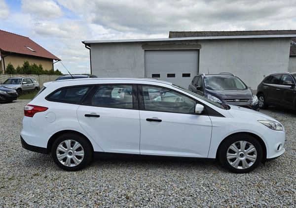 Ford Focus cena 23900 przebieg: 156000, rok produkcji 2014 z Piwniczna-Zdrój małe 379